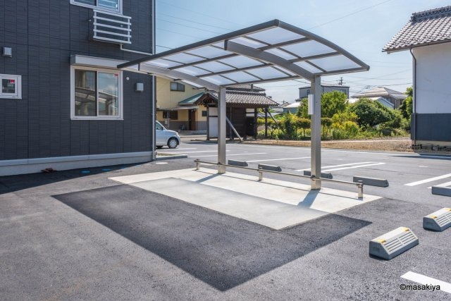 レセンテ　ノワの駐車場