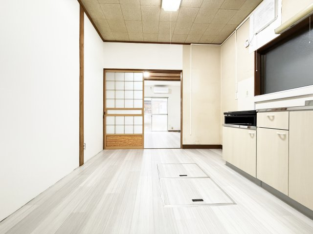 一宮西町貸家の居間・リビング