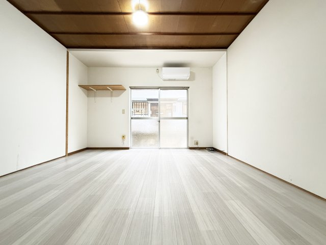 一宮西町貸家の居間・リビング