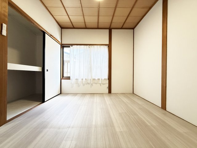 一宮西町貸家の洋室