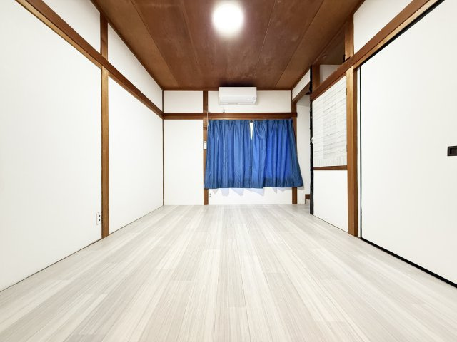 一宮西町貸家の洋室