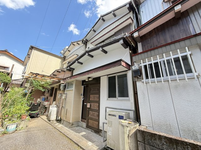 一宮西町貸家のエントランス