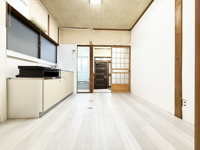 一宮西町貸家の居間・リビング