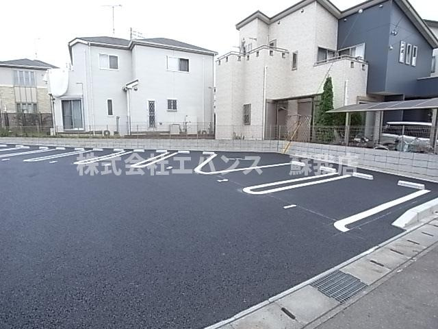 【駐車場】 | ベルカーサ | 車をお持ちの方に嬉しい駐車場付きの物件です