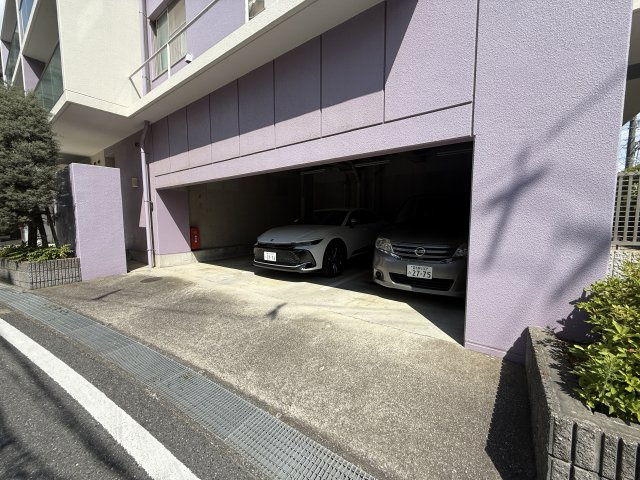 リ・ベルテの駐車場
