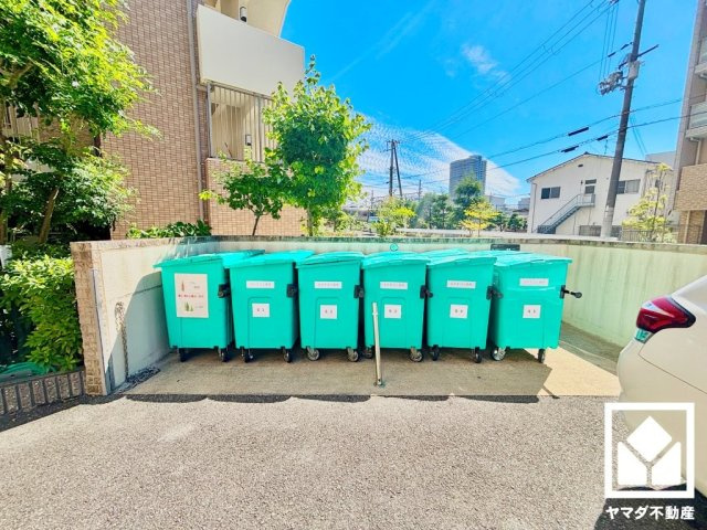 ラフィネス西宮北口サウスコートのその他共用部分|定期的な清掃・管理体制が整っており、すっきり保たれたゴミ置き場です。