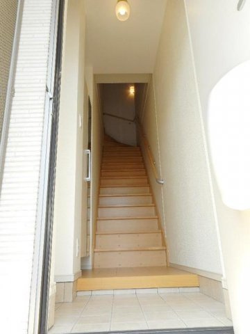 ＥＡＳＴ・ＳＩＤＥ　弐番館の玄関