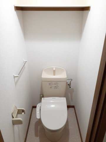 グラディオ　牛川のトイレ|落ち着いた色調のトイレです