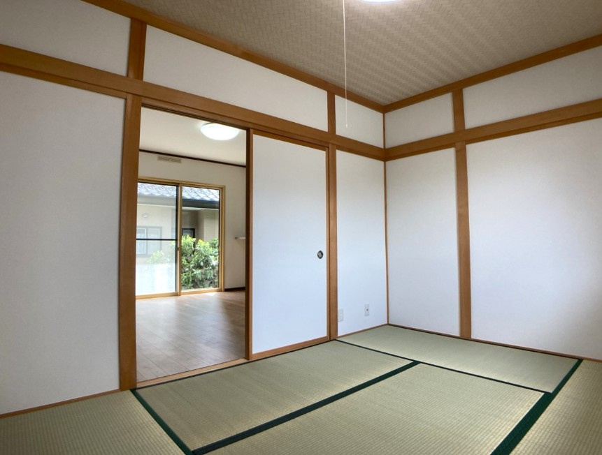 東筑摩郡山形村　中古戸建の和室|リビング隣には和室もあり食後にゴロンと横になれるのも魅力です。