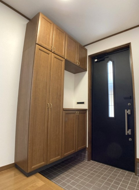 東筑摩郡山形村　中古戸建の玄関|玄関はダブルロックでセキュリティ面も充実。