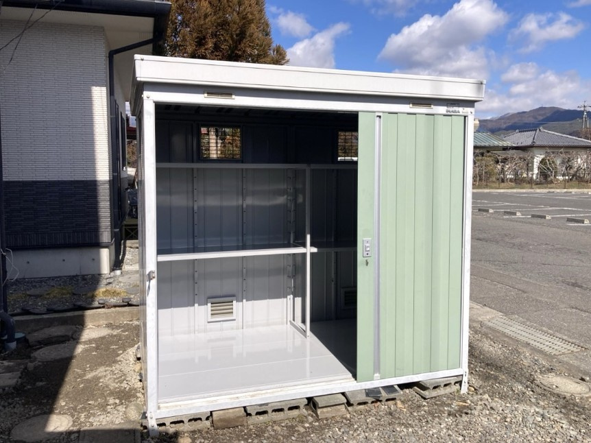 岡谷市田中町　中古戸建の設備|外物置もあり、アウトドアグッズなども収納できます。