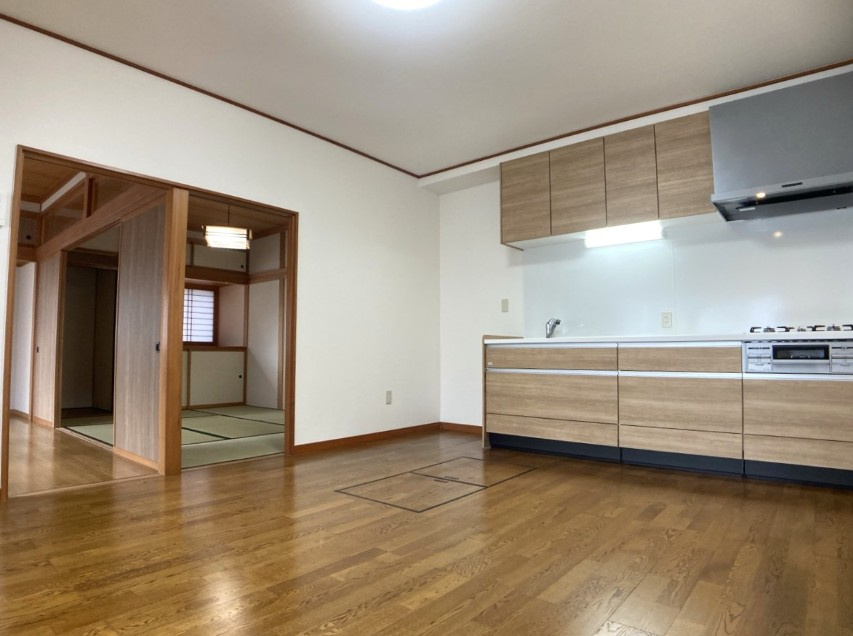 岡谷市田中町　中古戸建のキッチン|キッチンは広く御料理も楽しくなりそうですね。