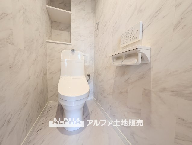 ネオハイツ羽村駅前の浴室|【Bath room】
◆バスルーム◆一日の疲れをゆっくり癒せる落ち着いたバスルーム。浴室乾燥機付きで天候を気にせず洗濯でき、毎日の暮らしにも便利な空間です。