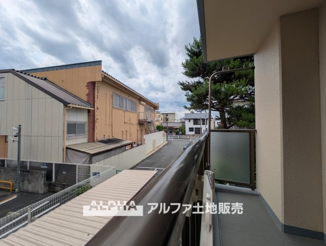 ネオハイツ羽村駅前の洋室|【multi room】
◆多用途に使える一室◆収納やワークスペースとしても活用できる洋室。家族構成やライフスタイルに合わせて柔軟に使える空間です。