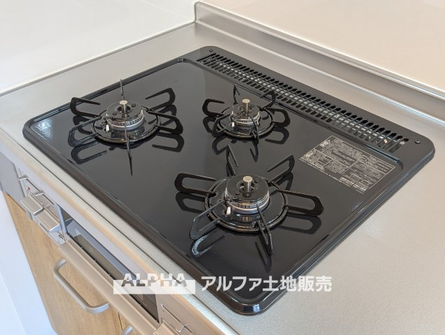 ネオハイツ羽村駅前のエントランス|【Welcome Space】
◆玄関◆帰宅時にほっとできる、穏やかな空気感の玄関。整った空間が日々の切り替えを自然にサポートし、来客時にも好印象を与えます。