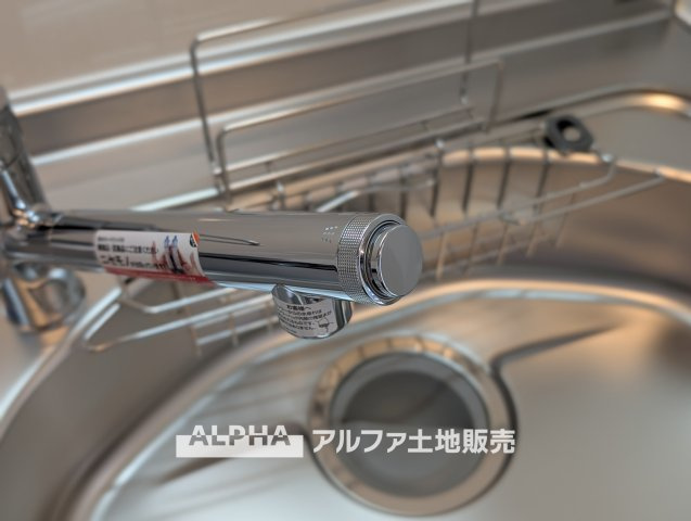 ネオハイツ羽村駅前のエントランス|【Entrance Design】
◆玄関◆出入りのたびに気持ちが整うような落ち着きある玄関空間。シンプルな構成で使いやすく、住まい全体の印象をやわらかく引き立てます。