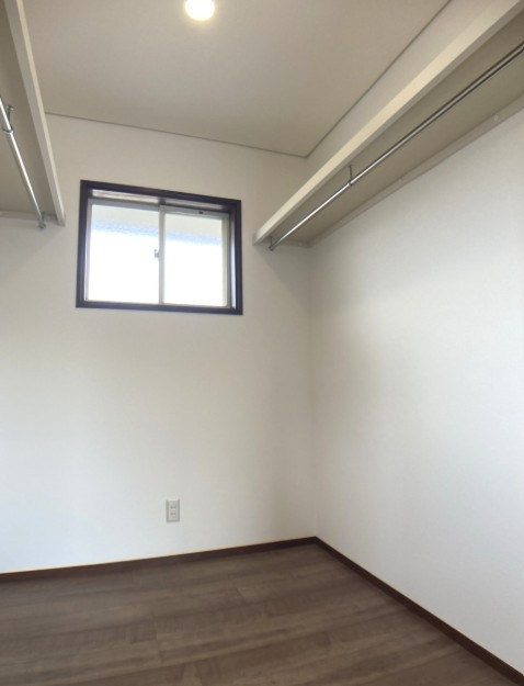 松本市笹賀　中古戸建の洋室|ＷＩＣ付きで収納豊富なお住まいです。