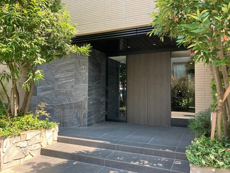 クレアホームズ永福町耀の邸のエントランス