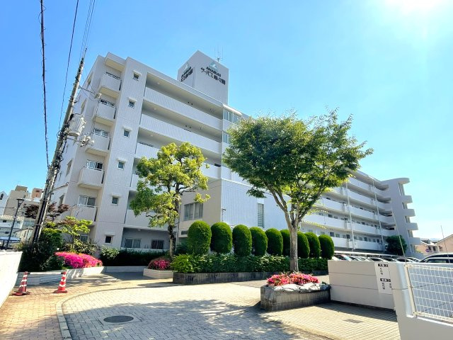 サーパス楽々園の外観