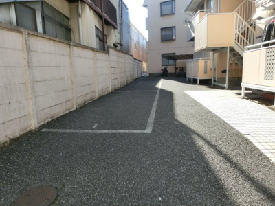 ★敷地内駐車場★（空き状況・使用料等詳細はご確認下さい）