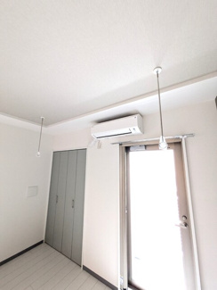 室内物干し金具付きです