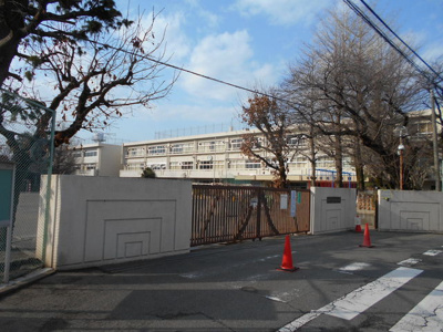 調布市立富士見台小学校まで300ｍ