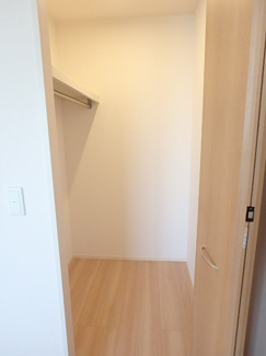 たっぷり収納できるウォークインクローゼット