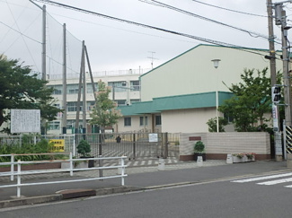 横浜市立西本郷小学まで40ｍ