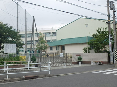 横浜市立西本郷小学まで40ｍ