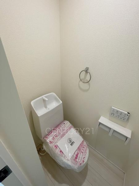 玉村斎田第２期７号棟のトイレ|２階トイレです。
温水シャワー洗浄機能付きです。