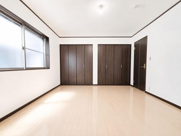 横浜市鶴見区潮田町１丁目の中古一戸建の洋室|クローゼットもあるので収納にも困りません！
荷物が多い方にも安心です。