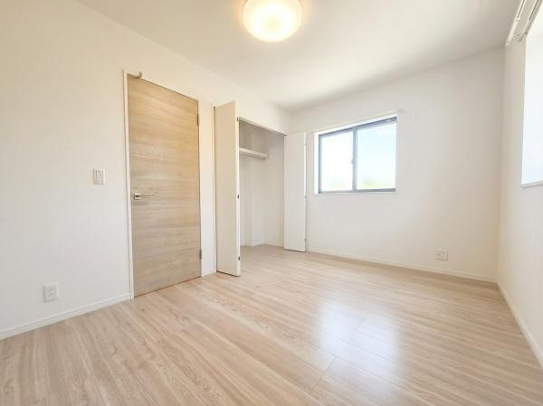 川崎市川崎区京町１丁目の中古一戸建の洋室|落ち着きのある洋室です！
休日はこちらでおくつろぎ下さい♪