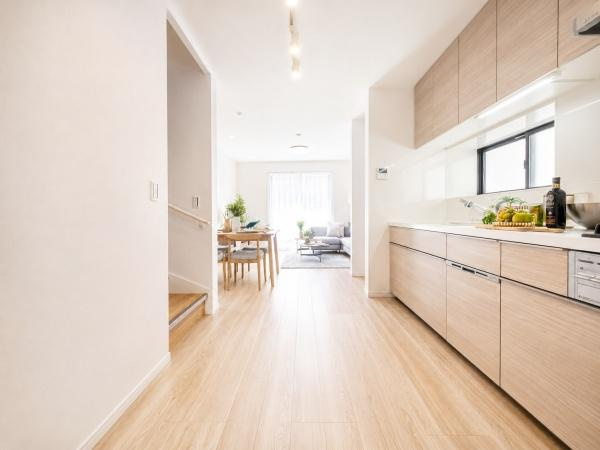 川崎市川崎区京町１丁目の中古一戸建の居間・リビング|自慢したくなるリビング！
形も良く家具の配置にも困りません。