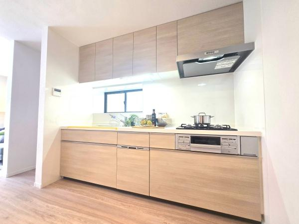 川崎市川崎区京町１丁目の中古一戸建のキッチン|広々としたキッチンは、
落ち着いて料理が出来ます！