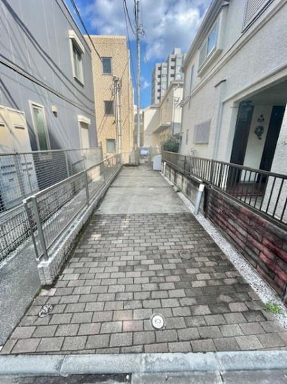 【その他共用部分】 | ミルティーユ | 前面道路から建物へのアプローチ