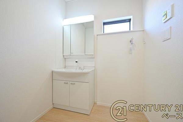 クレイドルガーデン市場 ３号棟 ／新築一戸建の内観：施工例|■ＴＶモニター付きインターホンで防犯対策もバッチリ！来客も一目でわかり安心です！■