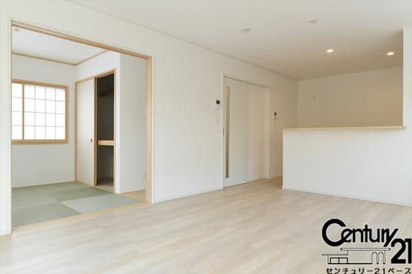 クレイドルガーデン市場 ３号棟 ／新築一戸建の内観：施工例|■浄水器付きのシステムキッチンです！■