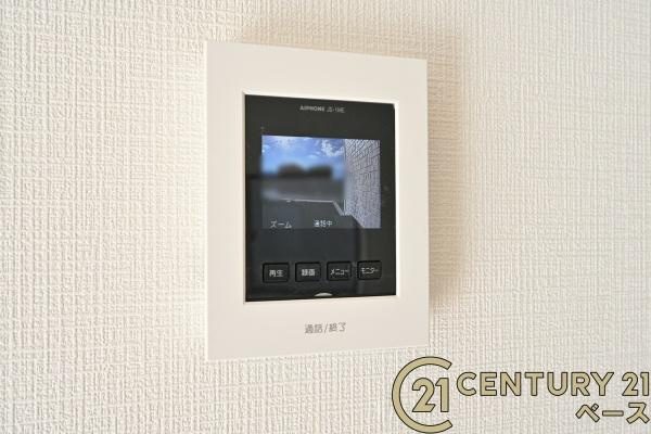 クレイドルガーデン市場 ４号棟 ／新築一戸建の内観：施工例|■ＴＶモニター付きインターホンで防犯対策もバッチリ！来客も一目でわかり安心です！■