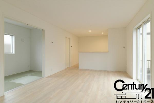 クレイドルガーデン市場 ４号棟 ／新築一戸建の内観：施工例|■浄水器付きのシステムキッチンです！■