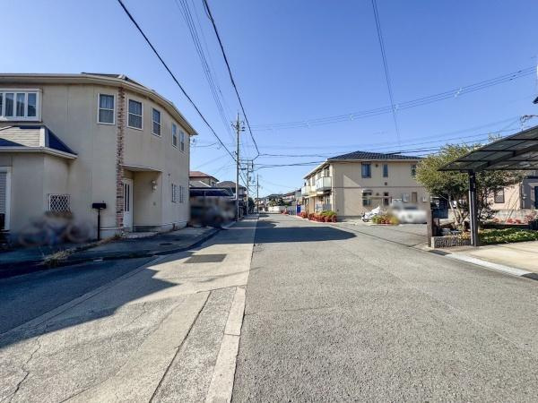 和歌山市梅原　中古戸建の前面道路含む現地写真