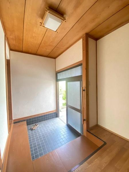 和歌山市加納　中古戸建の玄関