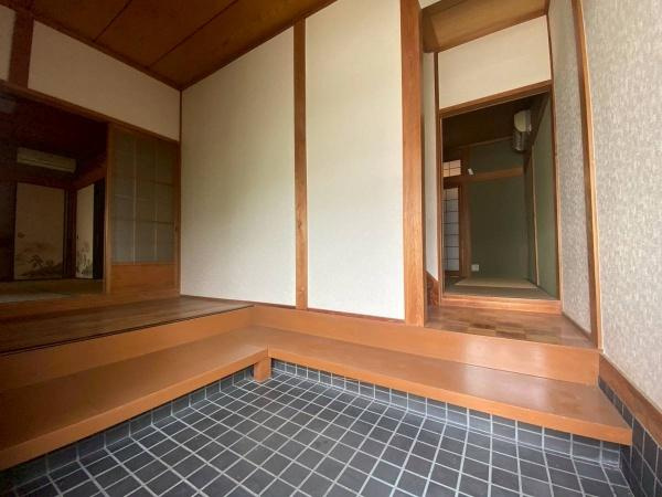 和歌山市加納　中古戸建の玄関