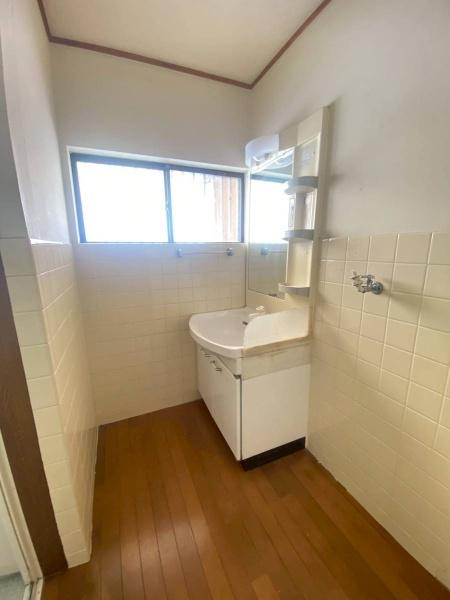 和歌山市加納　中古戸建の独立洗面台