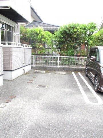 ヴィラ・シャンティの駐車場