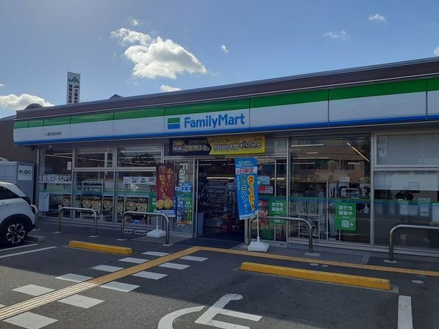 サイレント　プレイスの周辺|ファミリーマート様まで270m