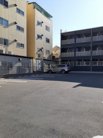 ディアコート　大宮の駐車場