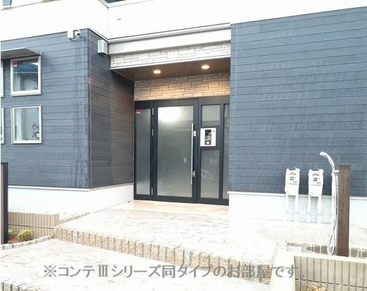 カーサ　ビアンカ　デュエのエントランス