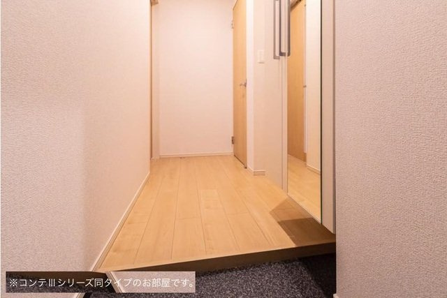 カーサ　ビアンカ　デュエの玄関