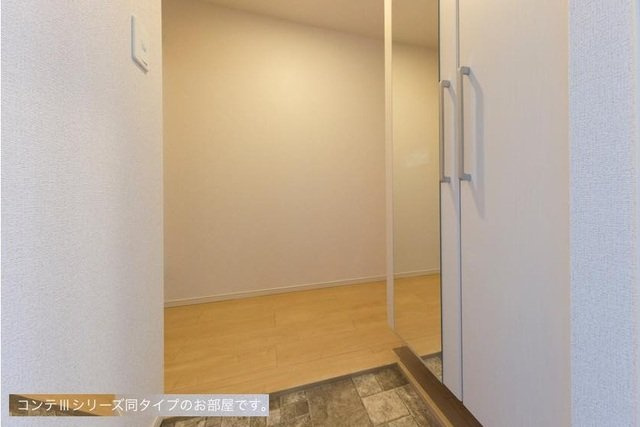 カーサ　ビアンカ　デュエの玄関
