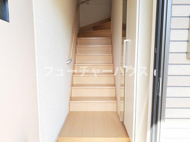 メゾン　ひばりヶ丘の玄関|明るい玄関です